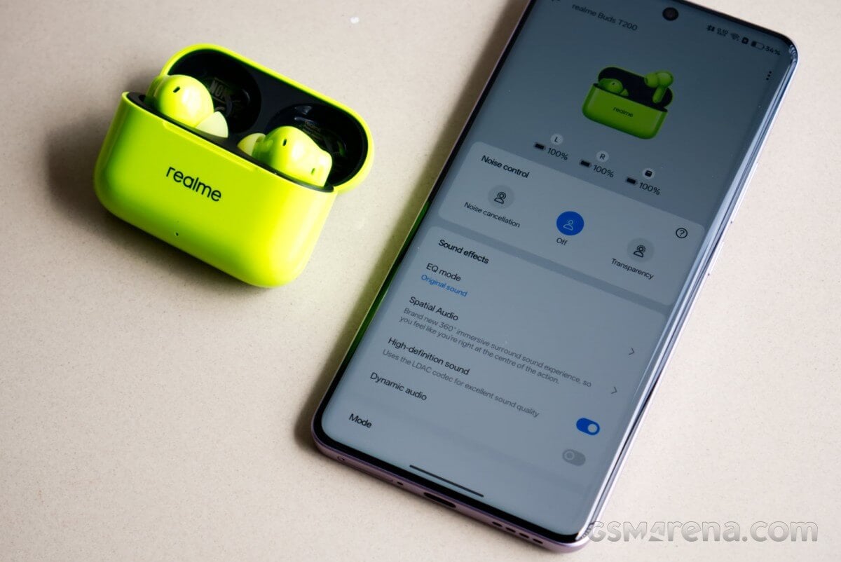 The Realme Link app controlling Buds T200 settings