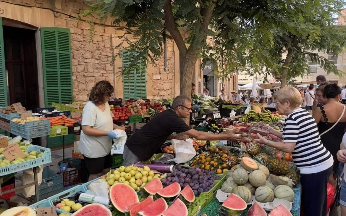Discover Treasures at Mallorca's Vibrant Weekly Markets!