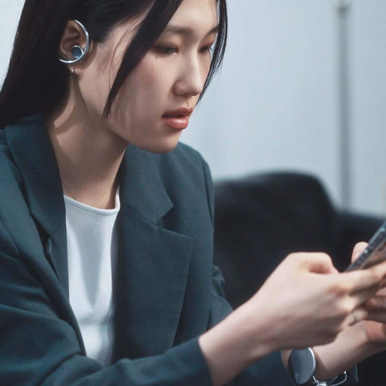 The design’s jewelry-inspired elegance fits seamlessly into any social setting