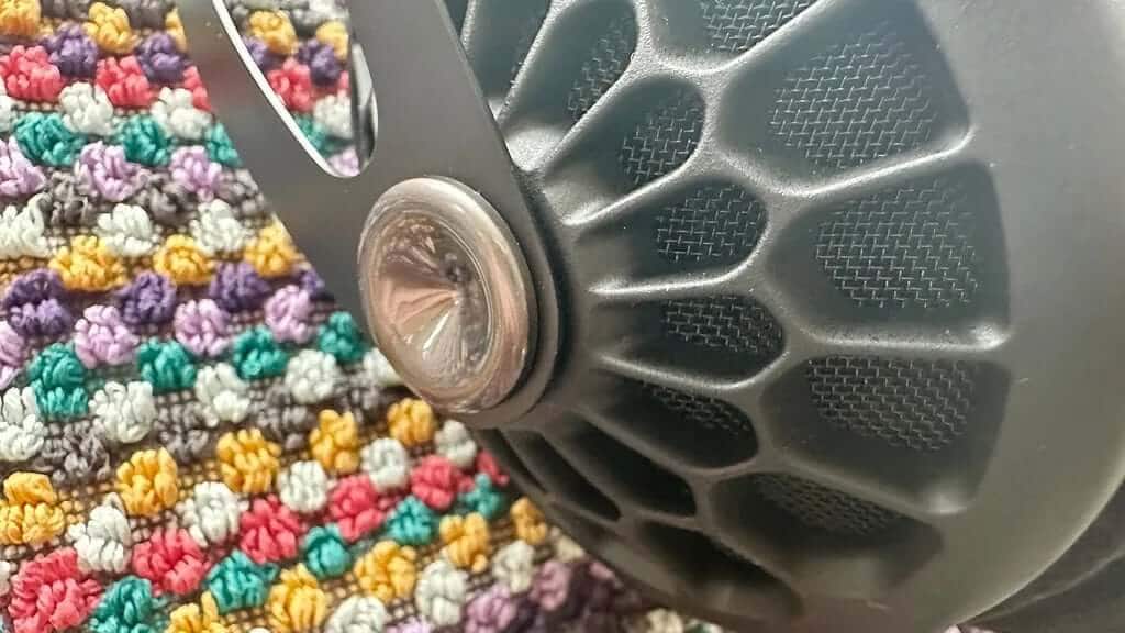 Meze Audio 105 AER earcup detail