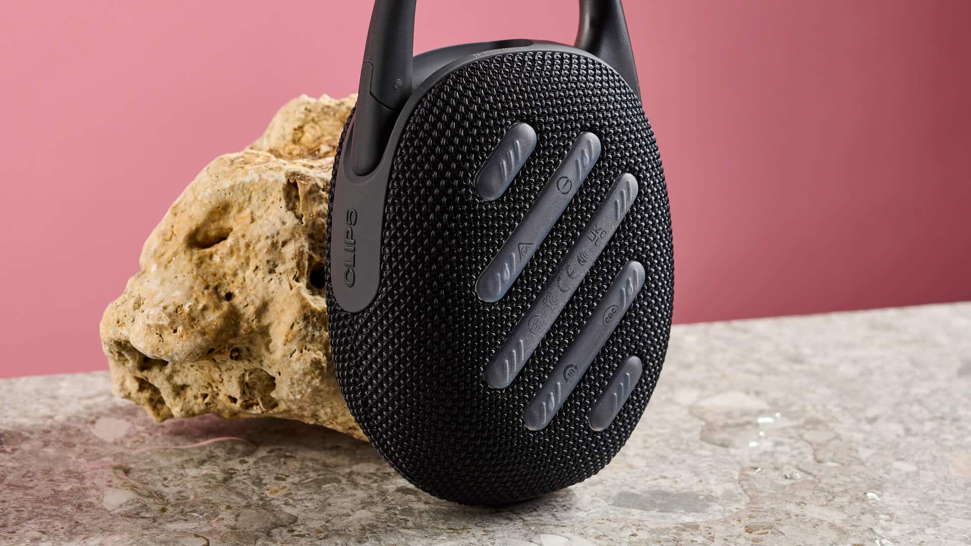 Back view of JBL Clip 5