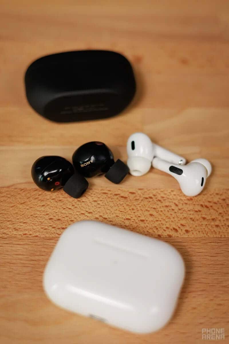 Sony WF-1000XM5 vs Apple AirPods Pro Design