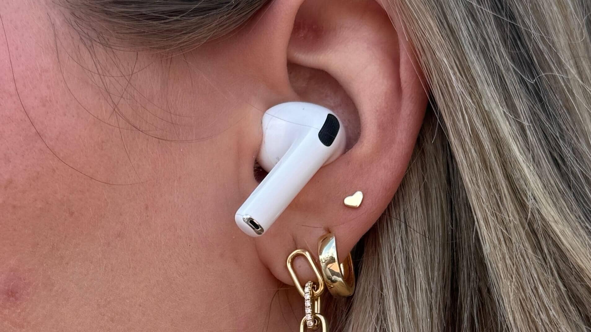 Apple Leads Again: AirPods Get Smarter While Pixel and Galaxy Fall Behind