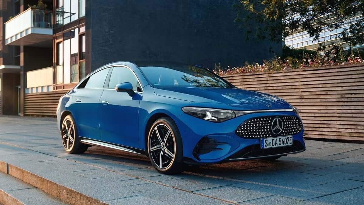 Mercedes-Benz CLA EQ électrique mettant en valeur un design aérodynamique et une technologie avancée