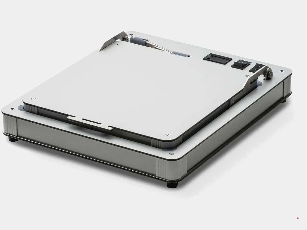 Vinyl record maintenance equipment for preserving warped discs