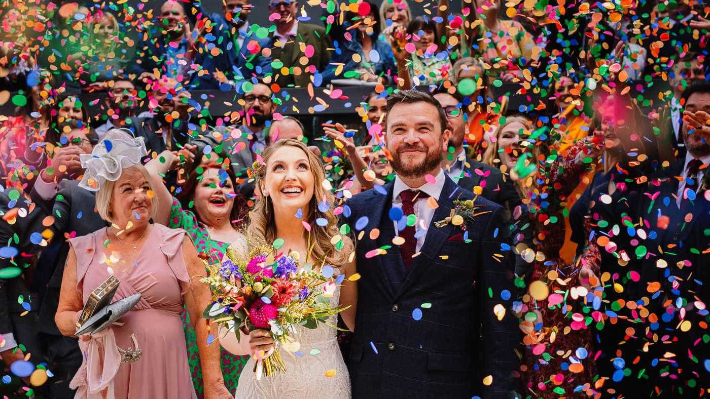 Biodegradable confetti: How much wedding confetti do I need?