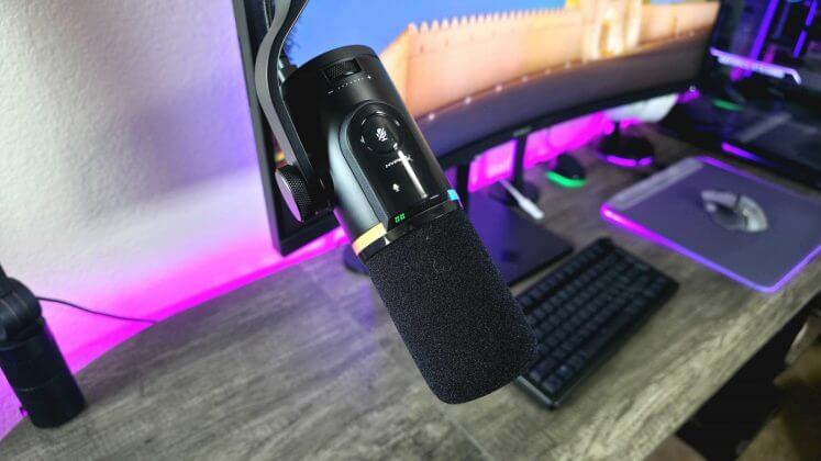 HyperX FlipCast premium microphone