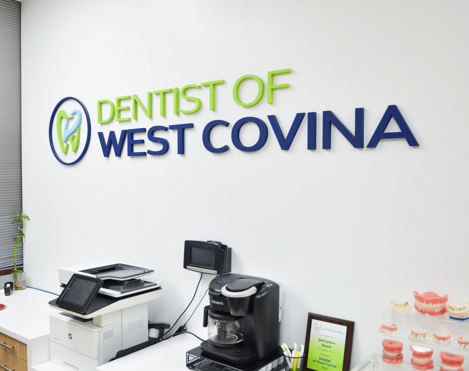 A wall of a name of the dental clinic