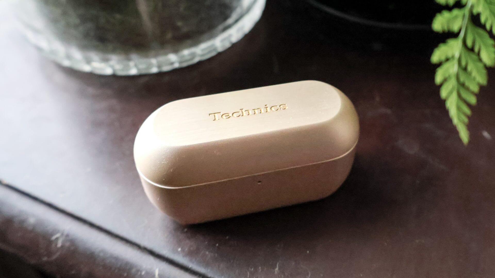 Robust battery life keeps the music flowing for hours.