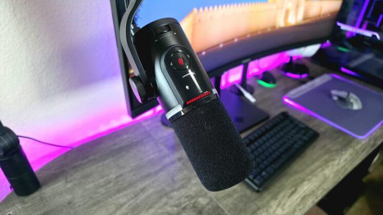 HyperX FlipCast control interface