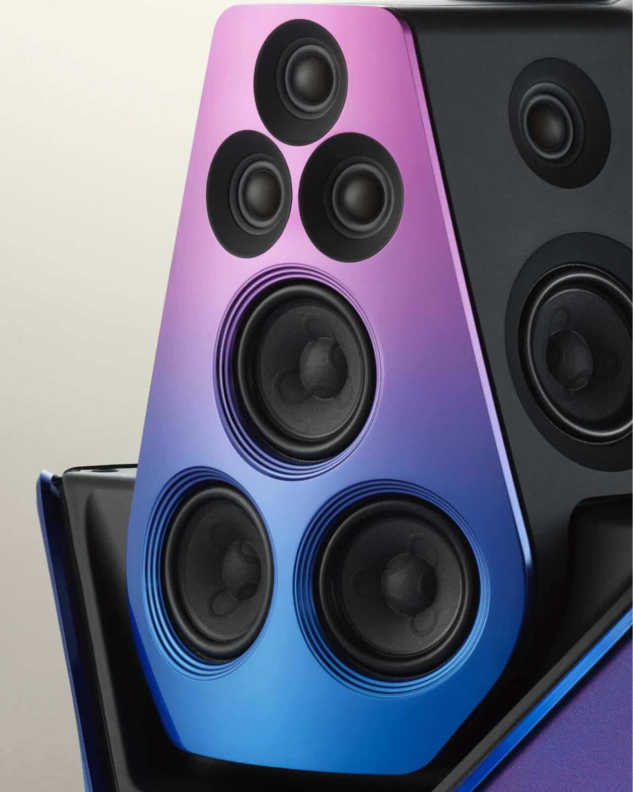 Craftsmanship and design meet in the Beolab 90 Anniversary Editions