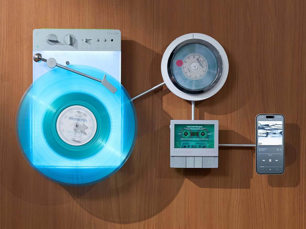 MUJI-Meets-Cyberpunk Vinyl Player Glows as Ambient Light & Charges Wirelessly