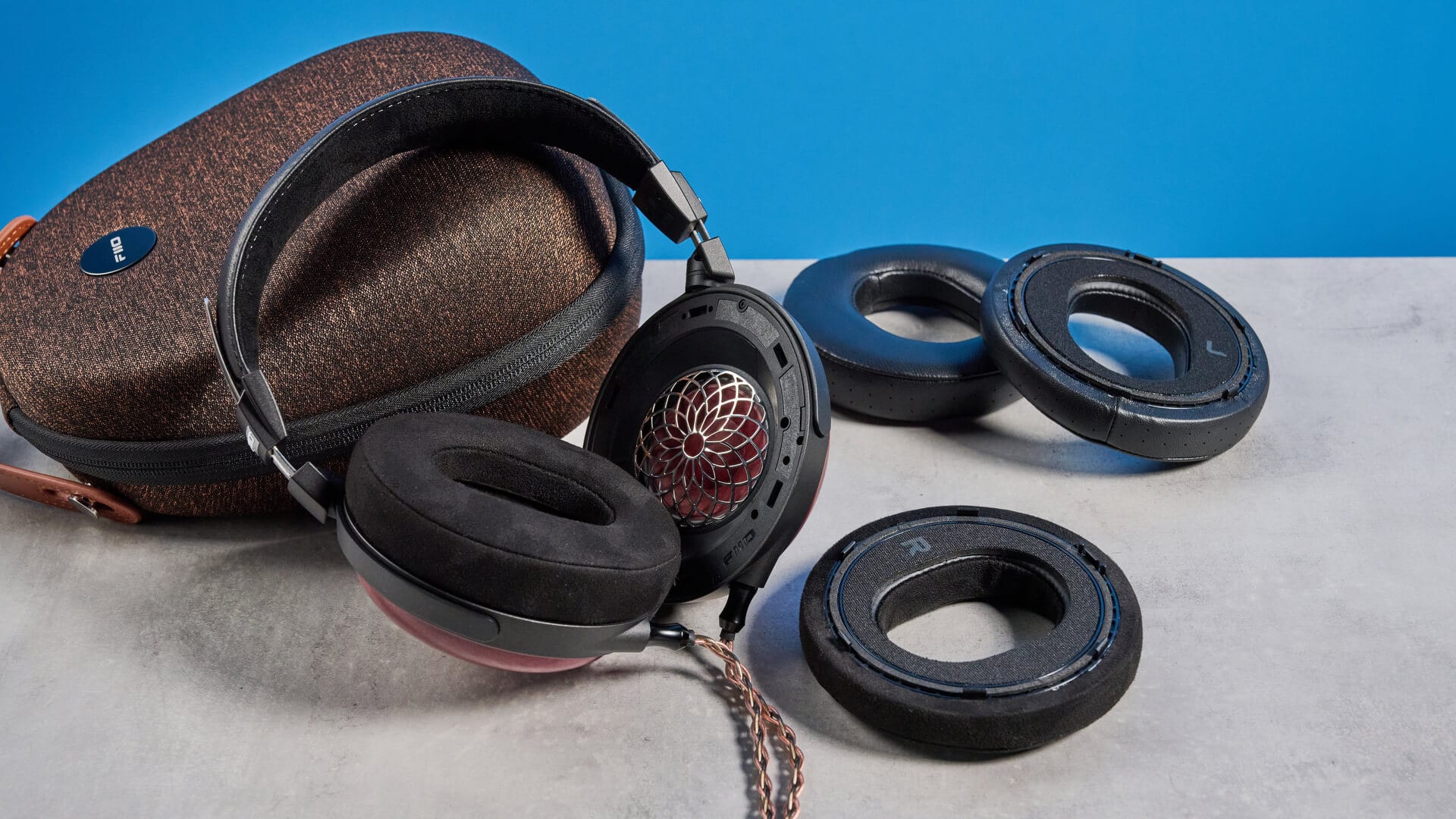 Elegant design of FiiO FT13 headphones