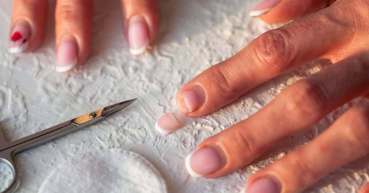 Common Causes of Cracked Acrylic Nails Explained