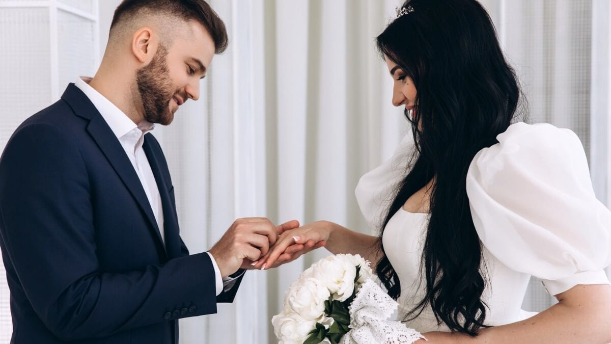 What Is A Bridal Set? How To Buy The Best One