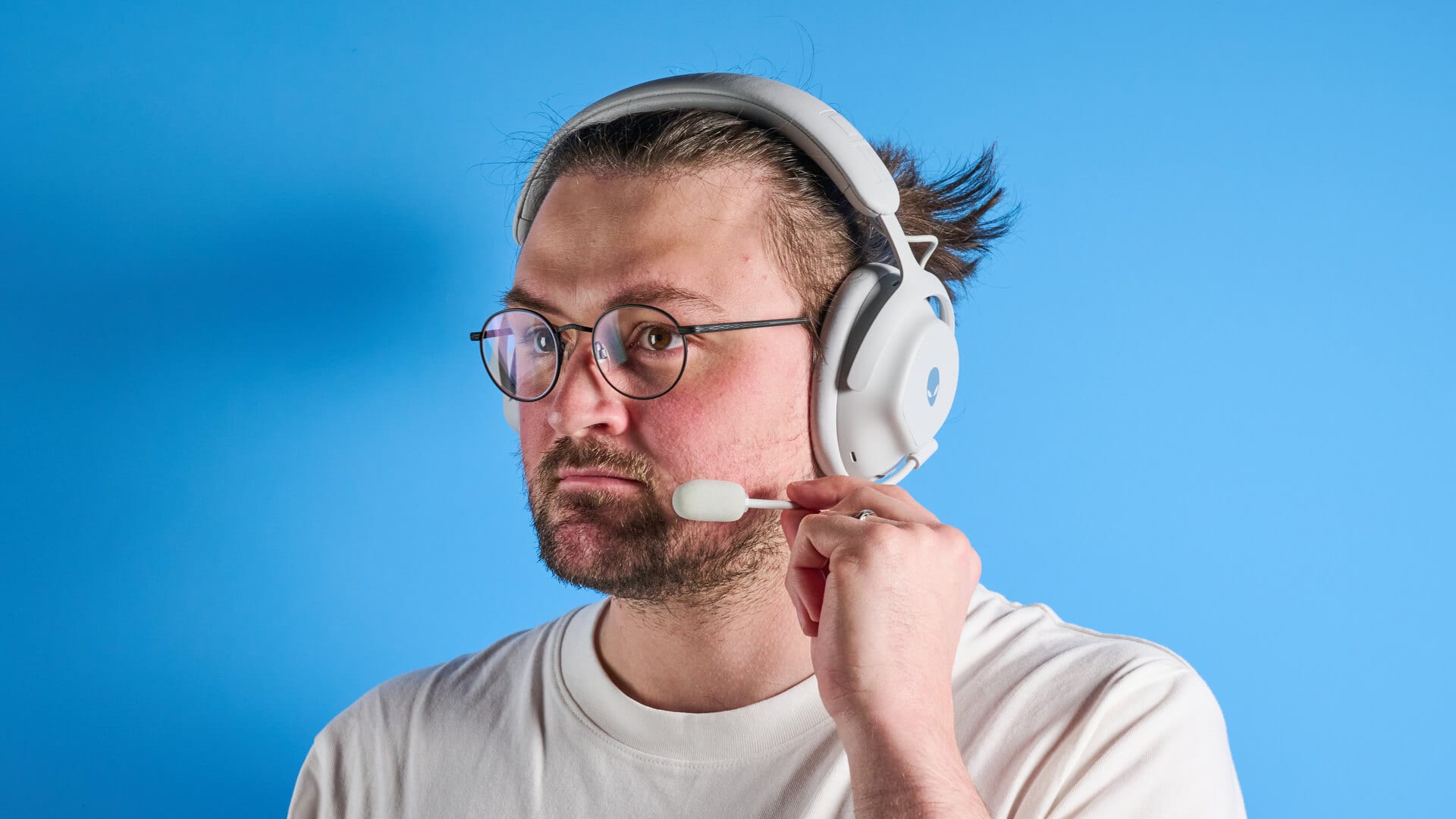 Soft, plush ear cushions provide all-day comfort.