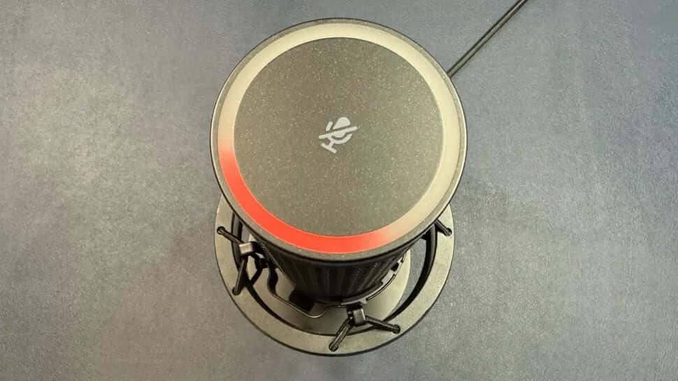 Multifunction knob on HyperX QuadCast 2 S
