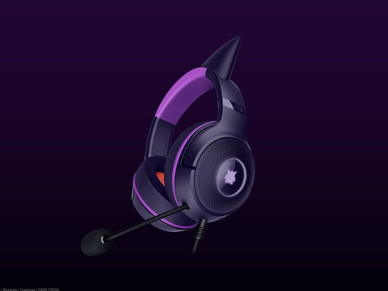 Retractable microphone detail and earcup design