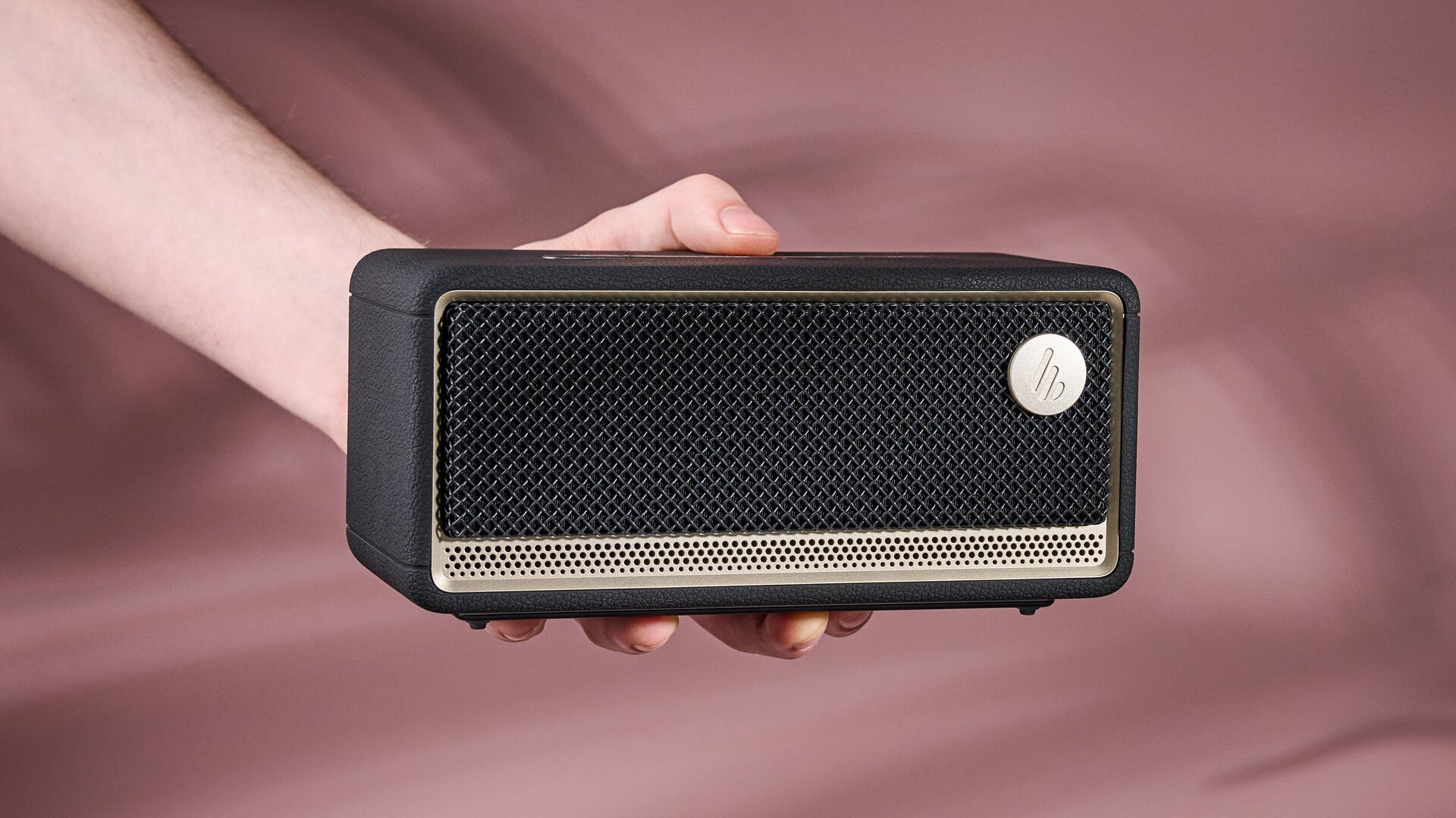 Edifier ES60 Bluetooth Speaker - retro style design