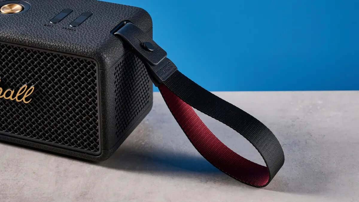 Simple controls put power in your hands, with bass and treble adjustments right on the speaker.