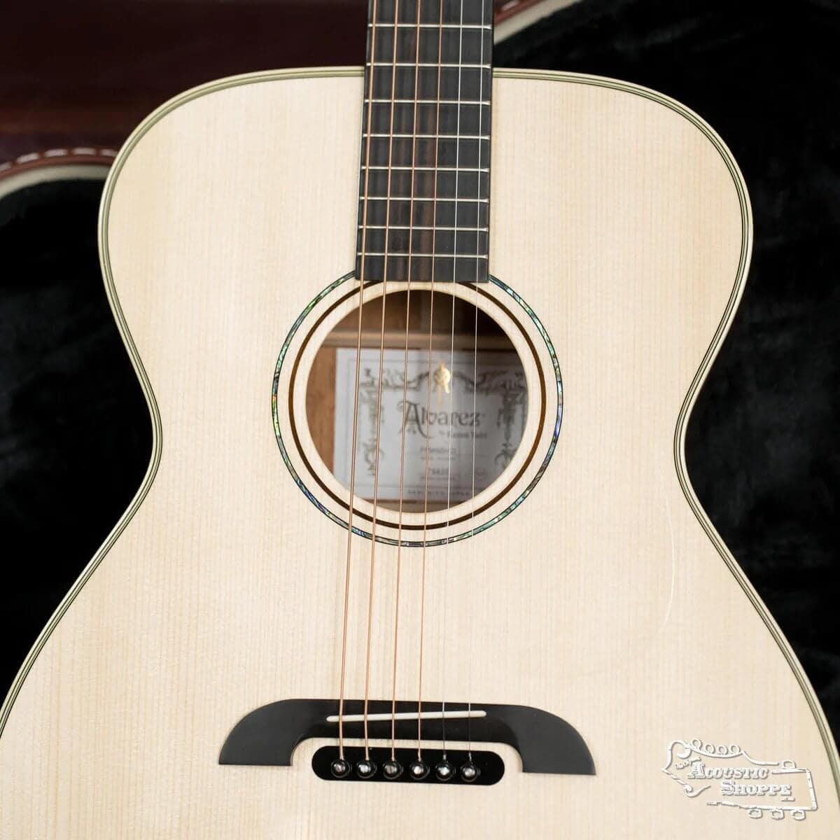 Alvarez Yairi Guitar