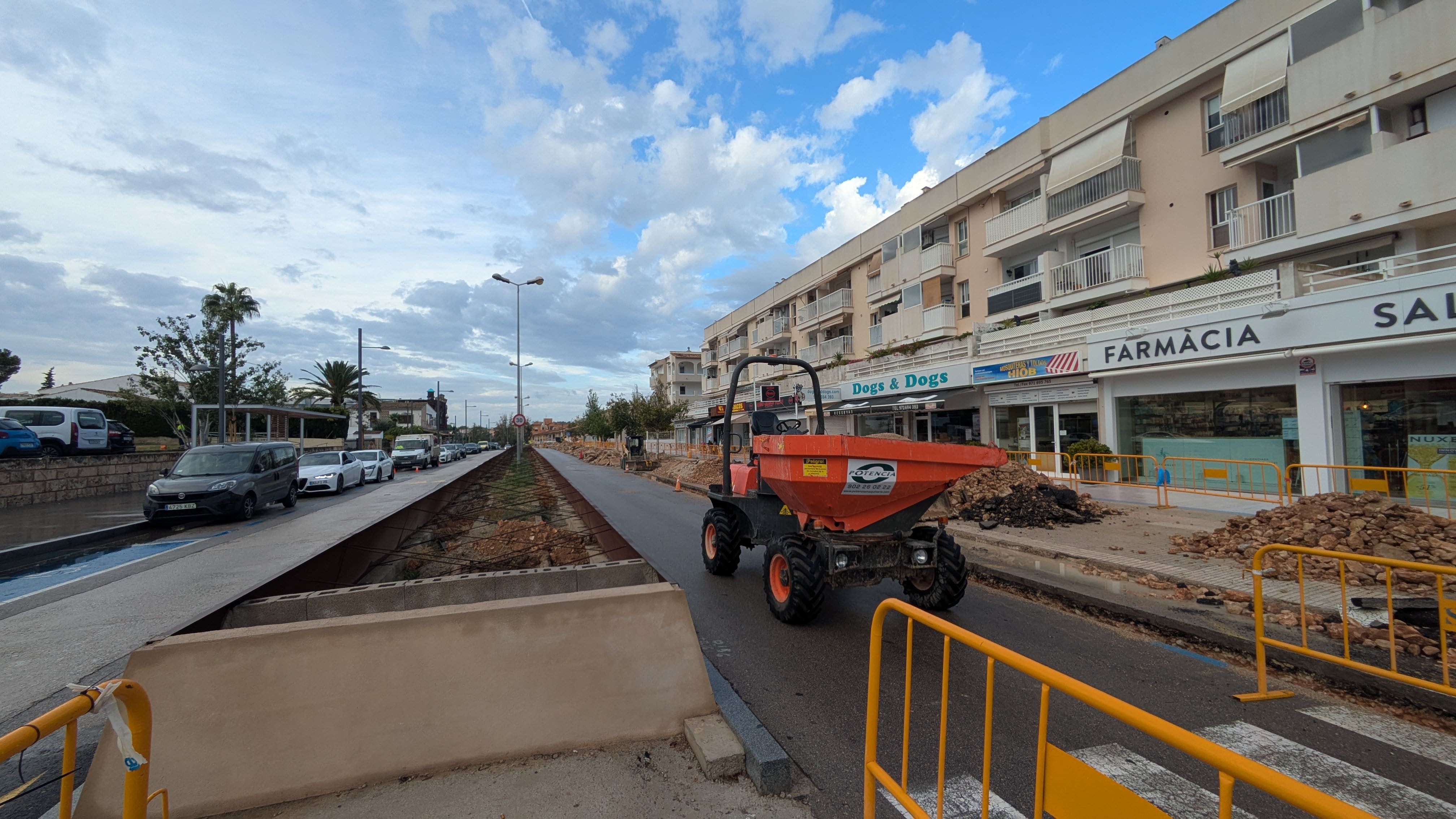 Site dumper on the closed lane of Avenida Rei Jaume I in Santa Ponsa, with rubble piled along the kerb