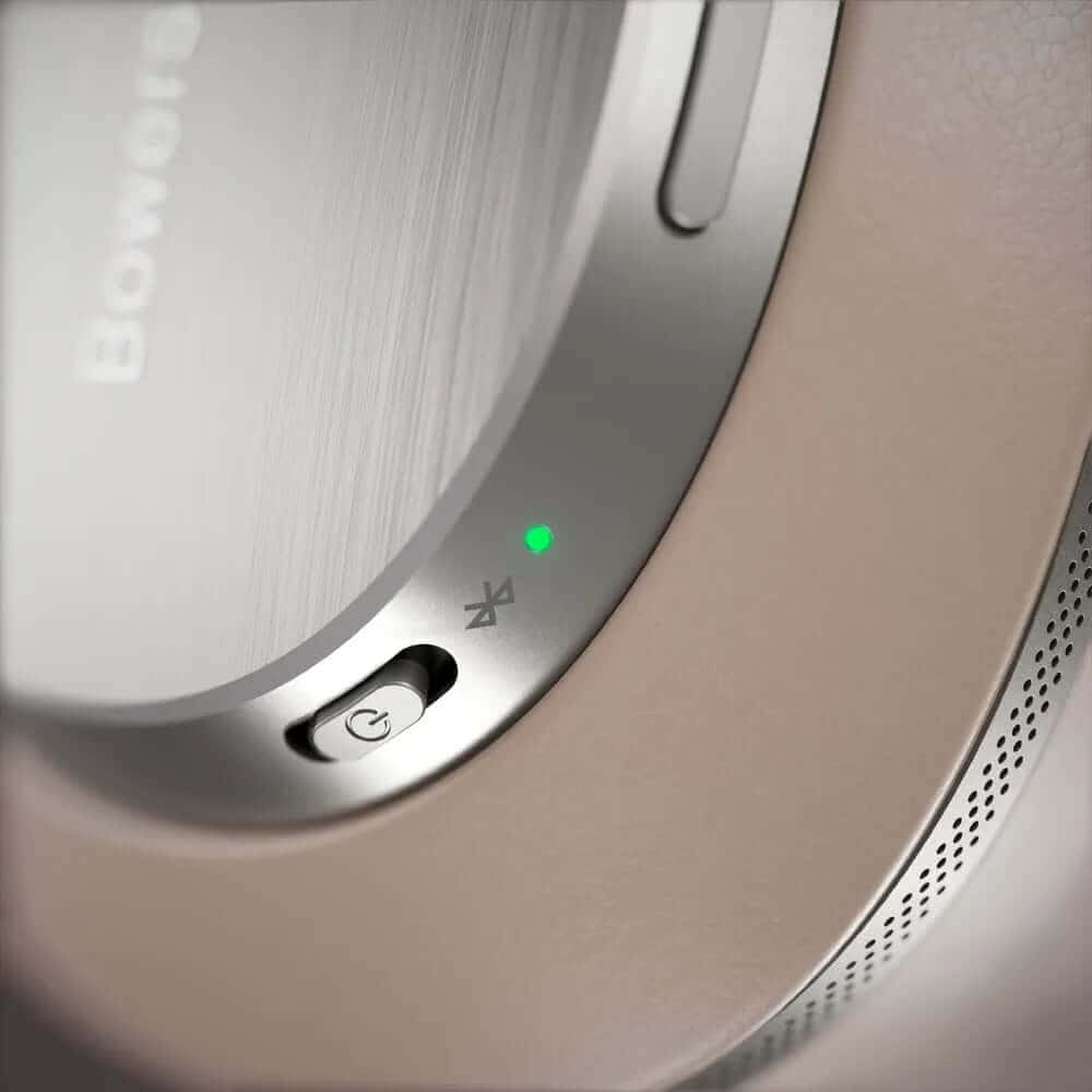Compact design of PX8 S2 headphones