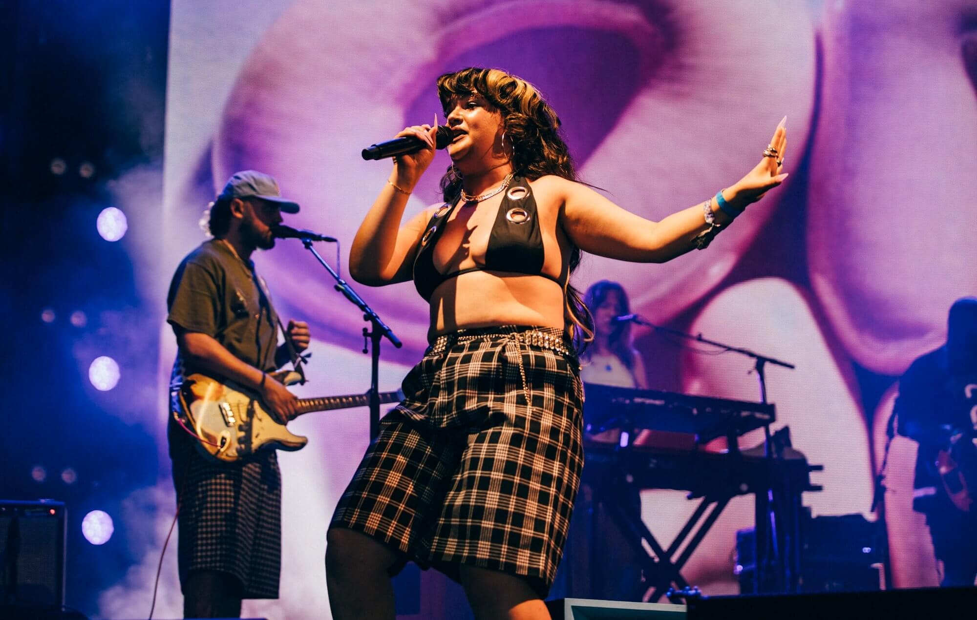 Lola Young performs at Glastonbury 2025, photo by Derek Bremner