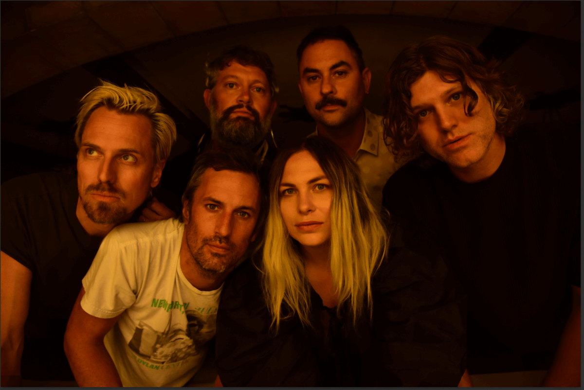 The Head & the Heart performing live (photo: Shervin Lainez)