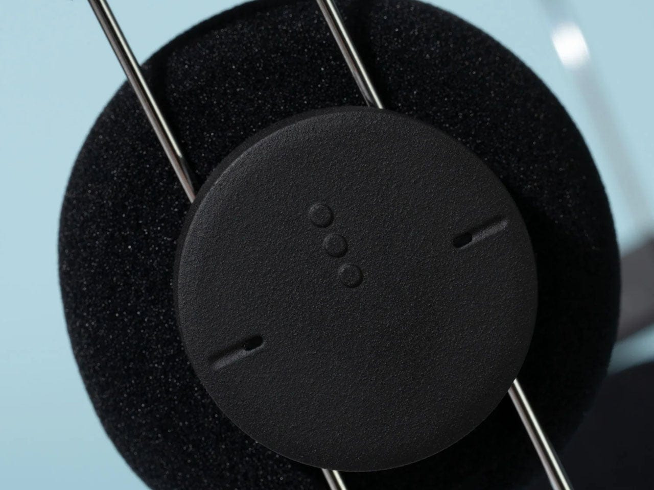 Final Porta earcups and frame in a minimalist product composition