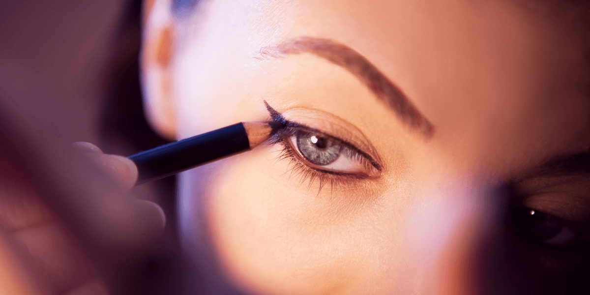 Natural makeup with eyeliner: ingredients, labels, and safer play