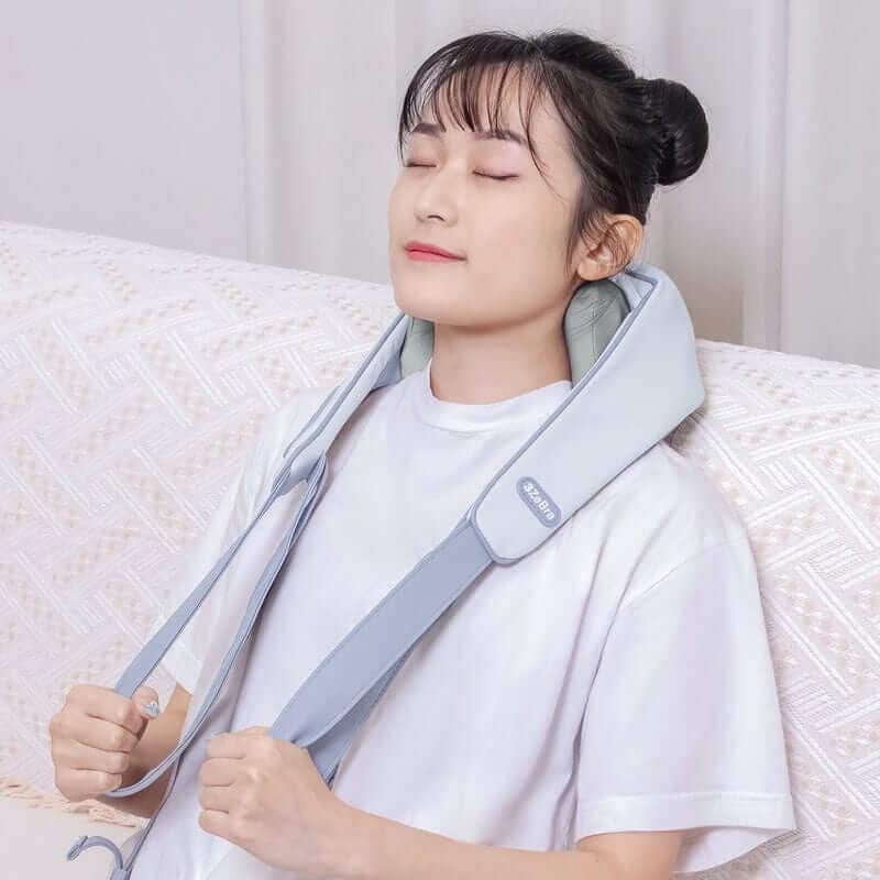 送同事放鬆舒壓禮物推薦1：肩頸按摩器，擬真人按摩揉捏，深層舒緩緊繃的肩頸肌肉