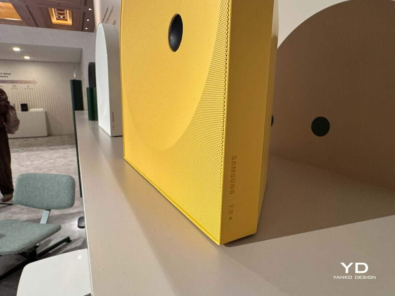 Music Studio 5 featuring Bouroullec’s dot motif