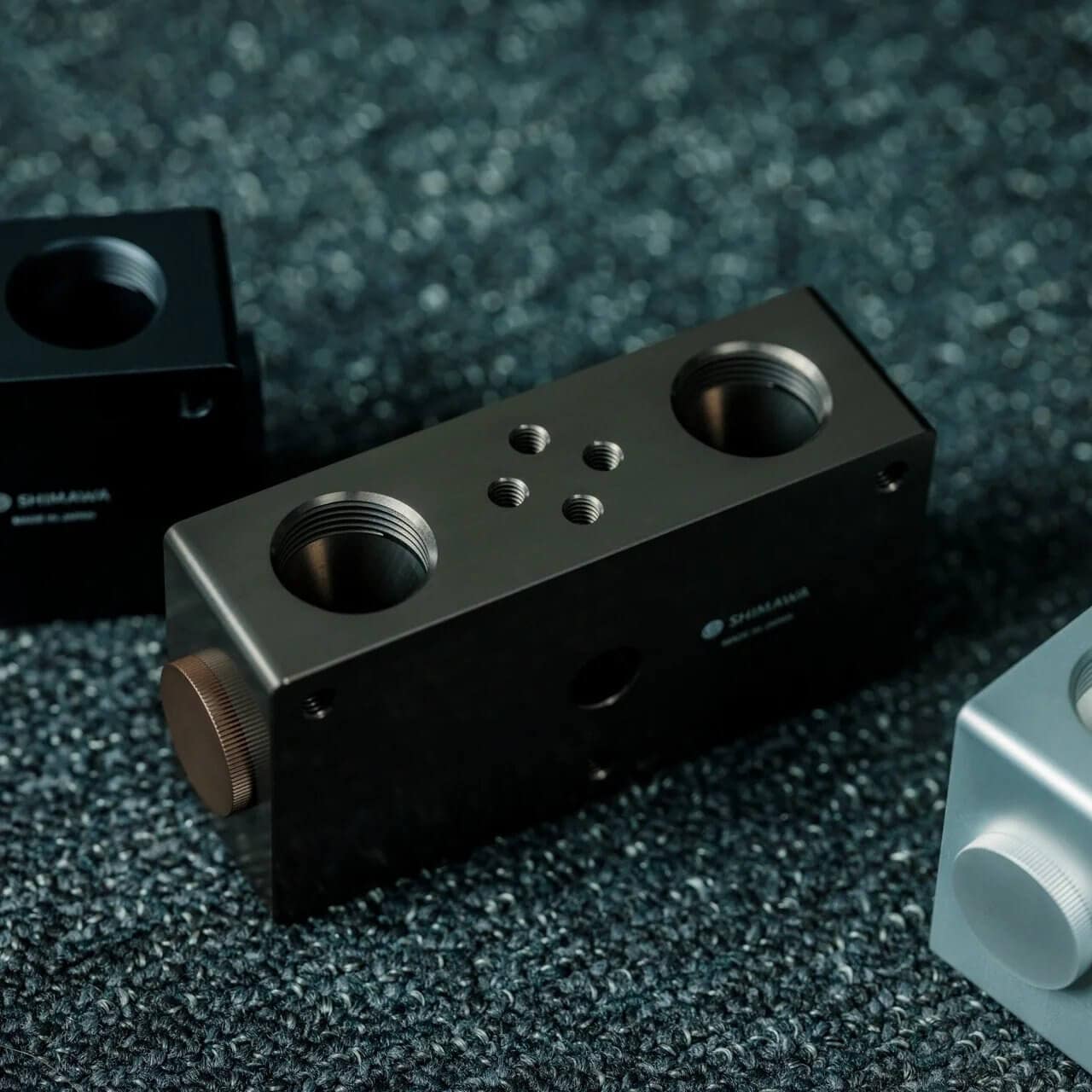 Side profile highlighting the iSpeakers’ compact silhouette