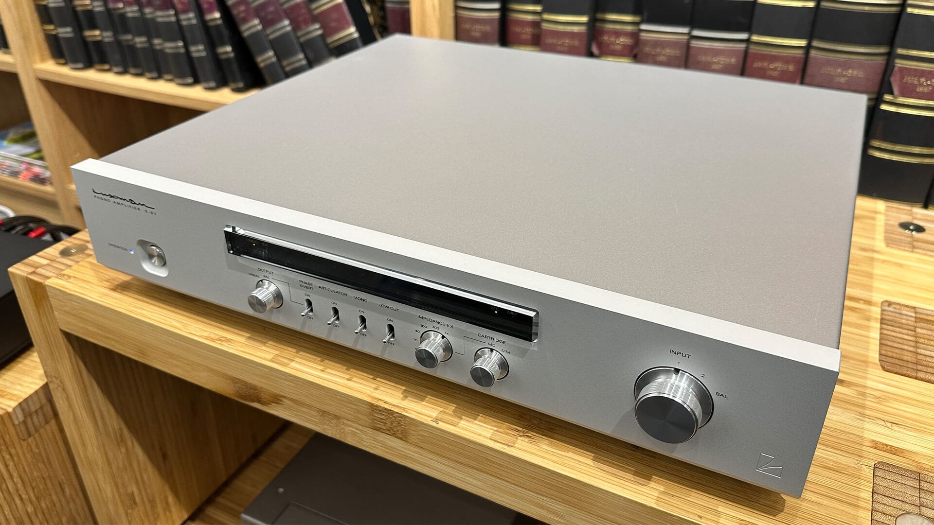 Luxman E-07 phono preamp with benchmark sound quality