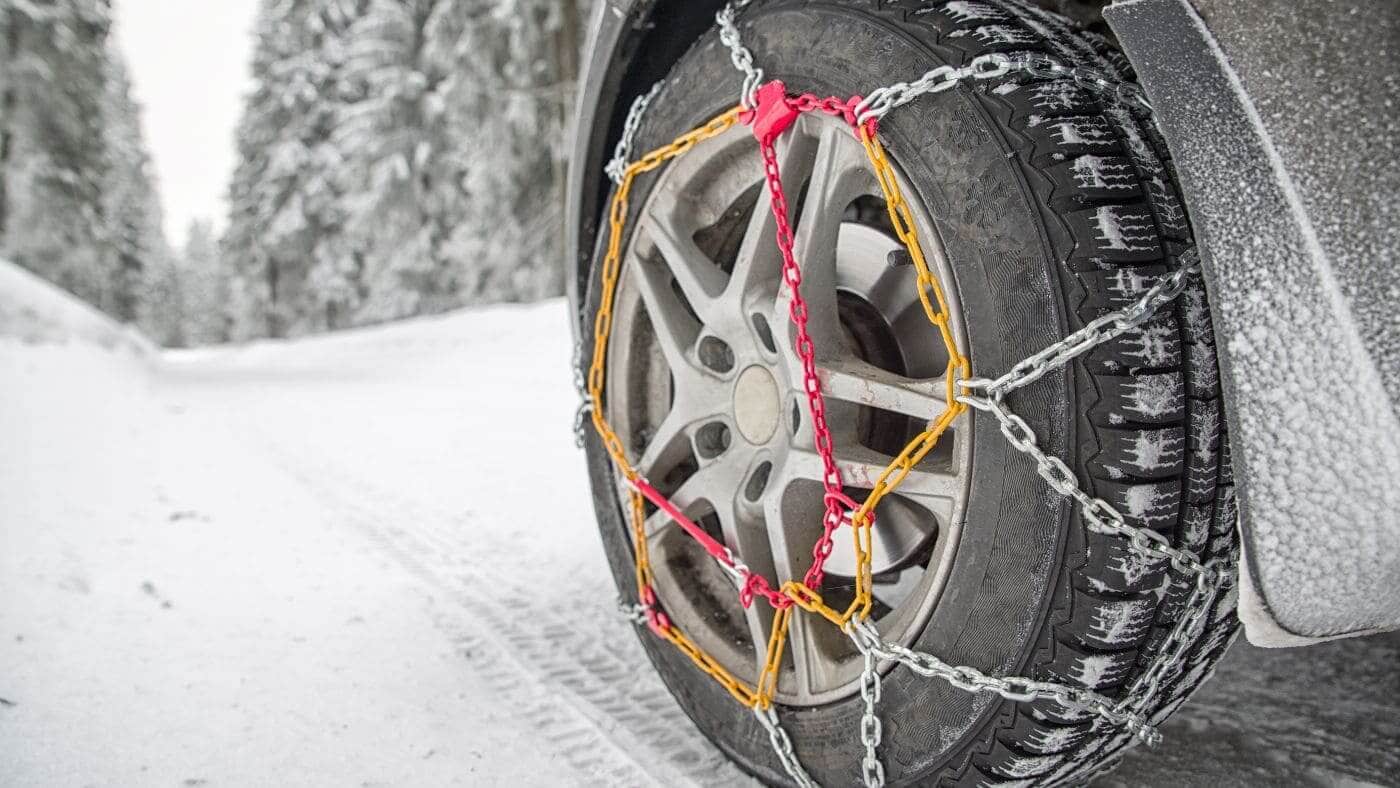 Chaussettes ou chaînes à neige : quelle est la meilleure option ?