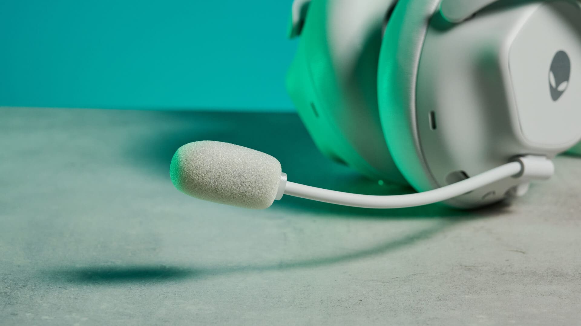 Mic captures clean, clear voice with minimal background noise.