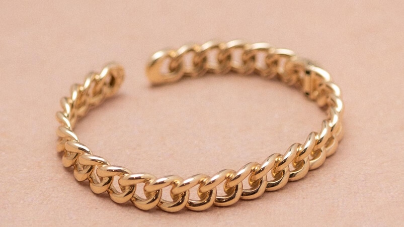 Gold Bangle Bracelets: Choosing & Styling the Perfect Piece
