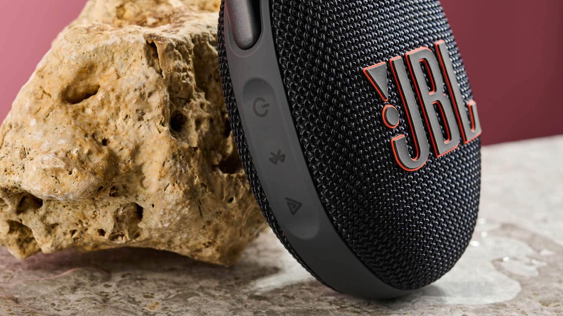 Control buttons on JBL Clip 5