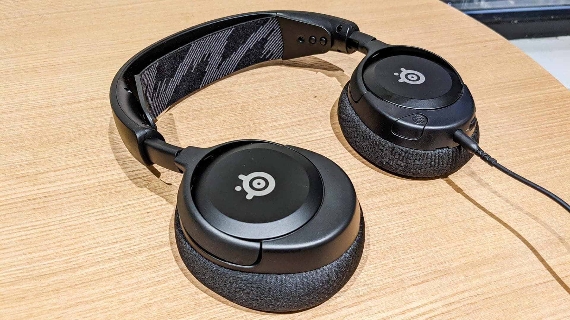 SteelSeries Arctis Nova 1 Review – Affordable Sound and Comfort for Gamers