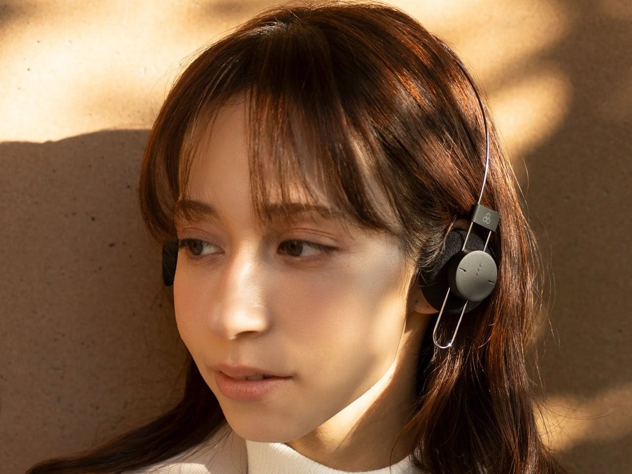 Side view of the Final Porta headphone frame and compact earcup