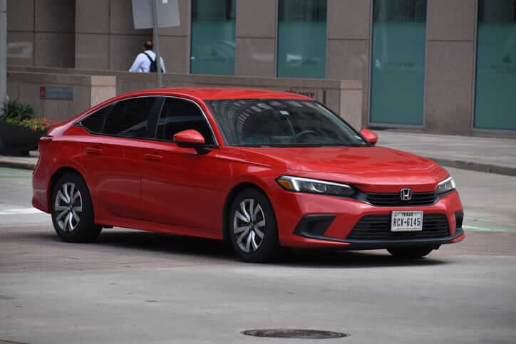Fuel-Efficient Hatchbacks: Honda Insight vs. Toyota Prius c - A Battle for Green Supremacy