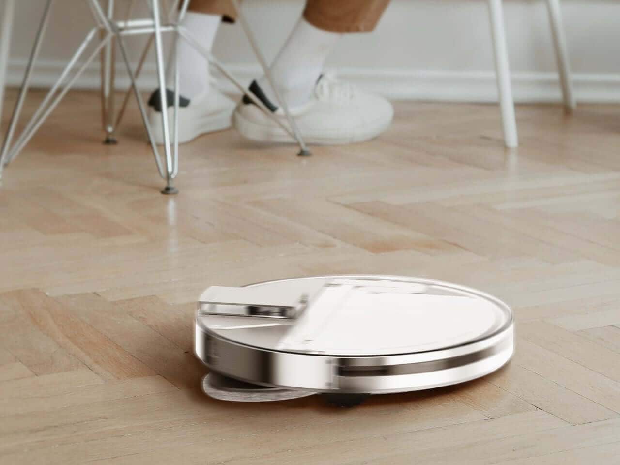 Transparent robot vacuum with exposed internal components