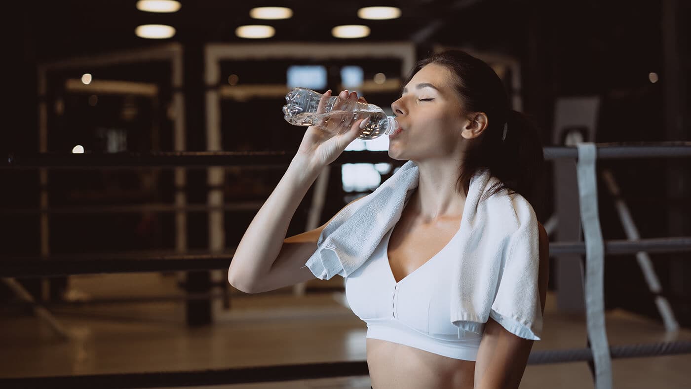 Zitronnenwasser nach dem Sport