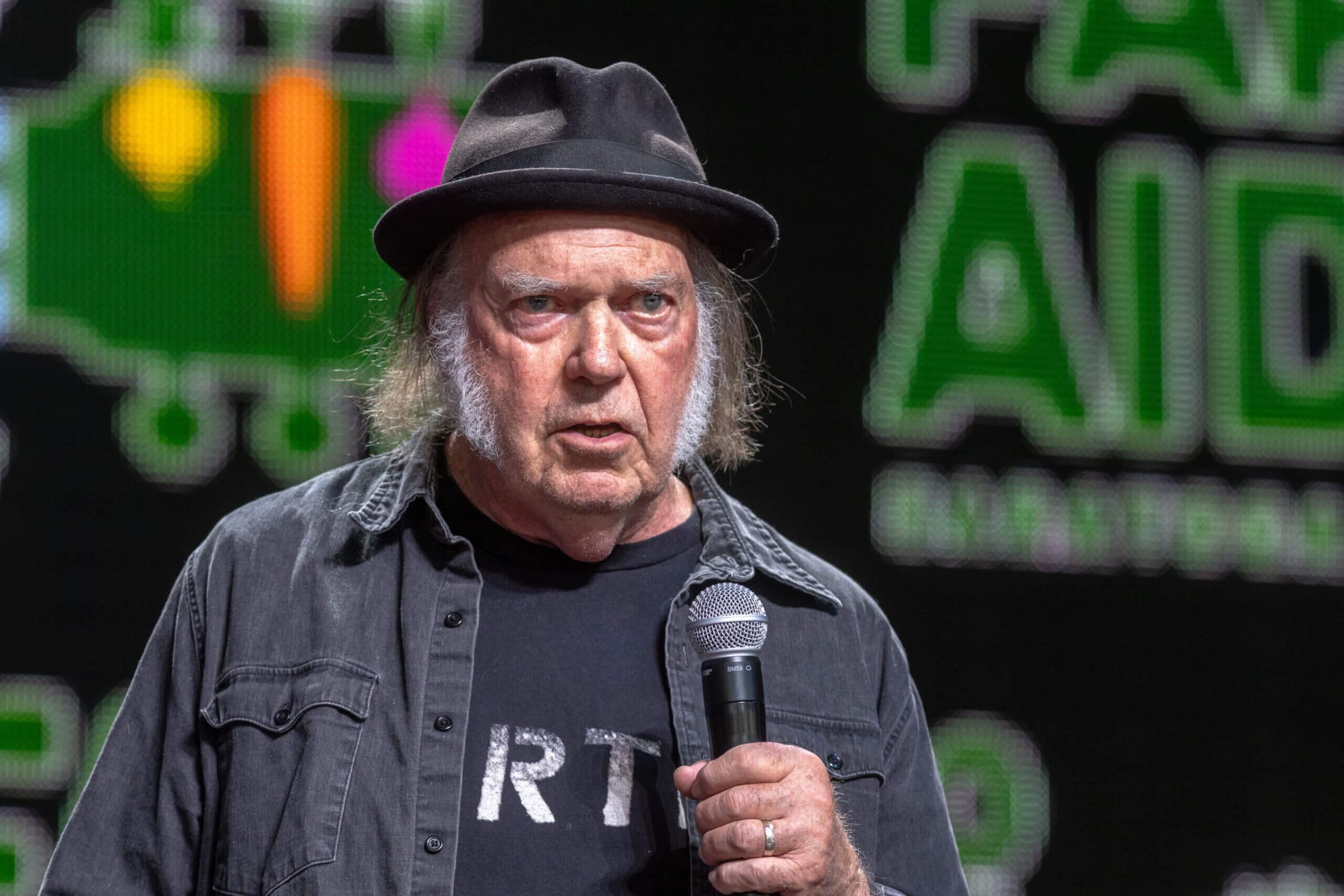 Neil Young Performing