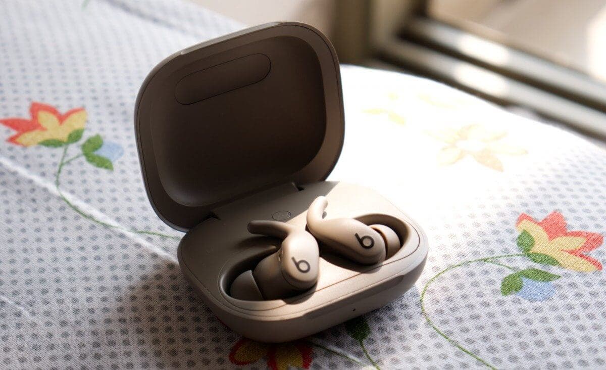 Powerbeats Fit – sporty design built for active lifestyles