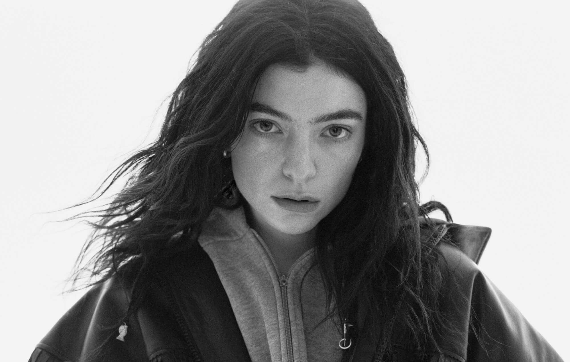 Lorde performing live in 2025