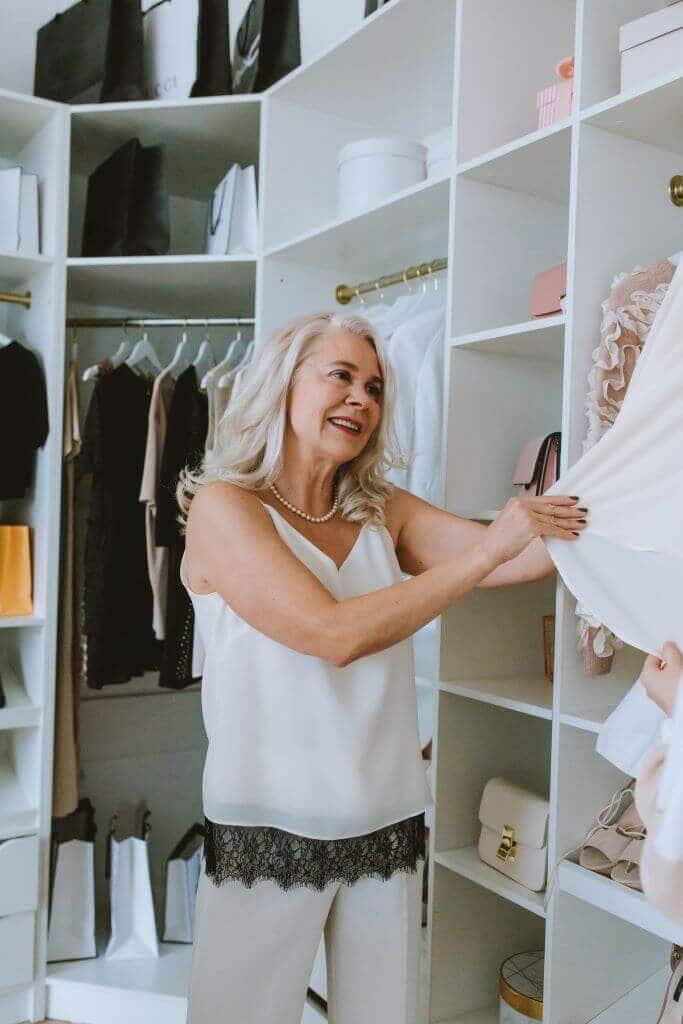 The Caregiver Guide – Adaptive Clothing and Dressing Aids