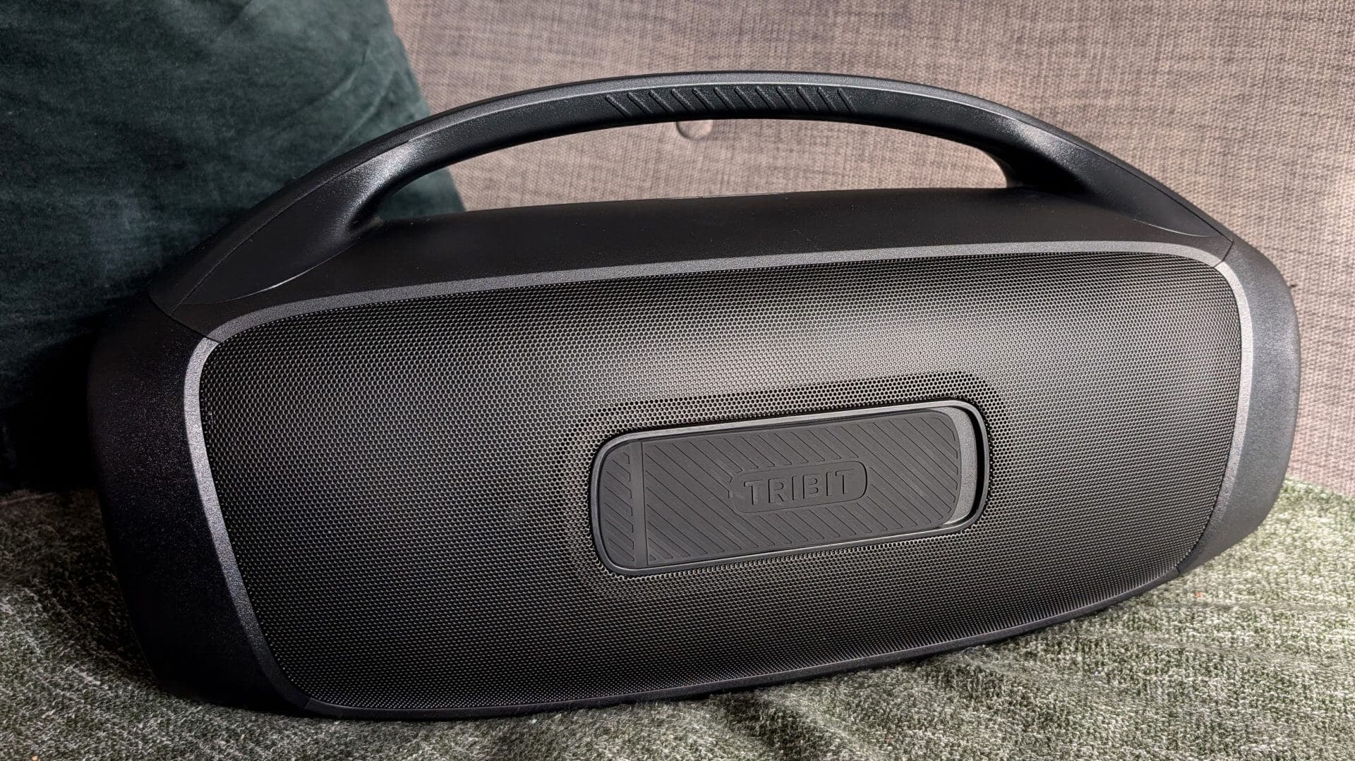 Tribit Stormbox Blast 2 rear ports and microphone inputs