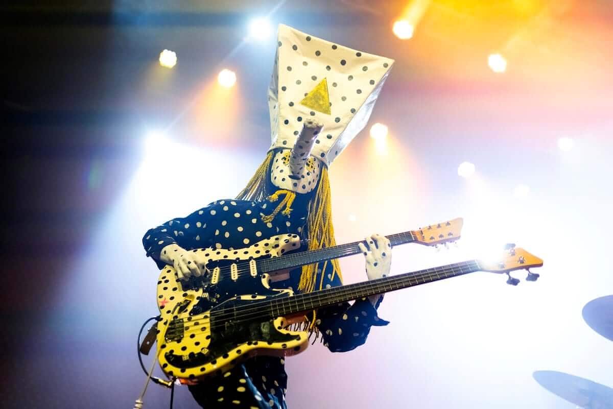 Notes Between Notes: Your Ultimate Microtonal Music Guide